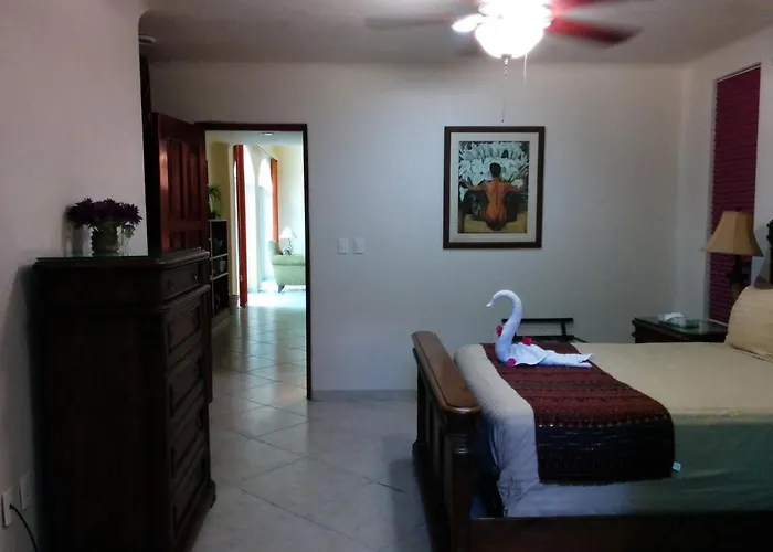 Casa Beard, Spacious With High Speed Wifi & Pool. Playa del Carmen