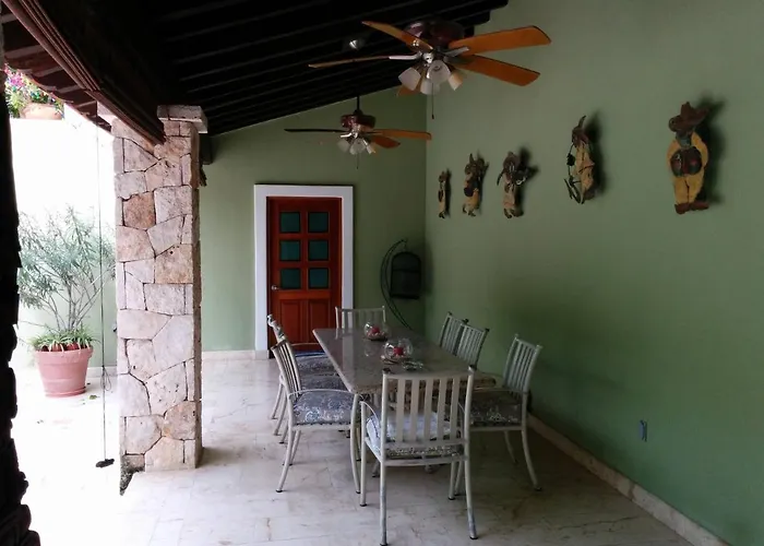 Casa Beard, Spacious With High Speed Wifi & Pool.