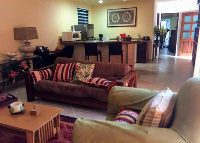 Casa Beard, Spacious With High Speed Wifi & Pool.